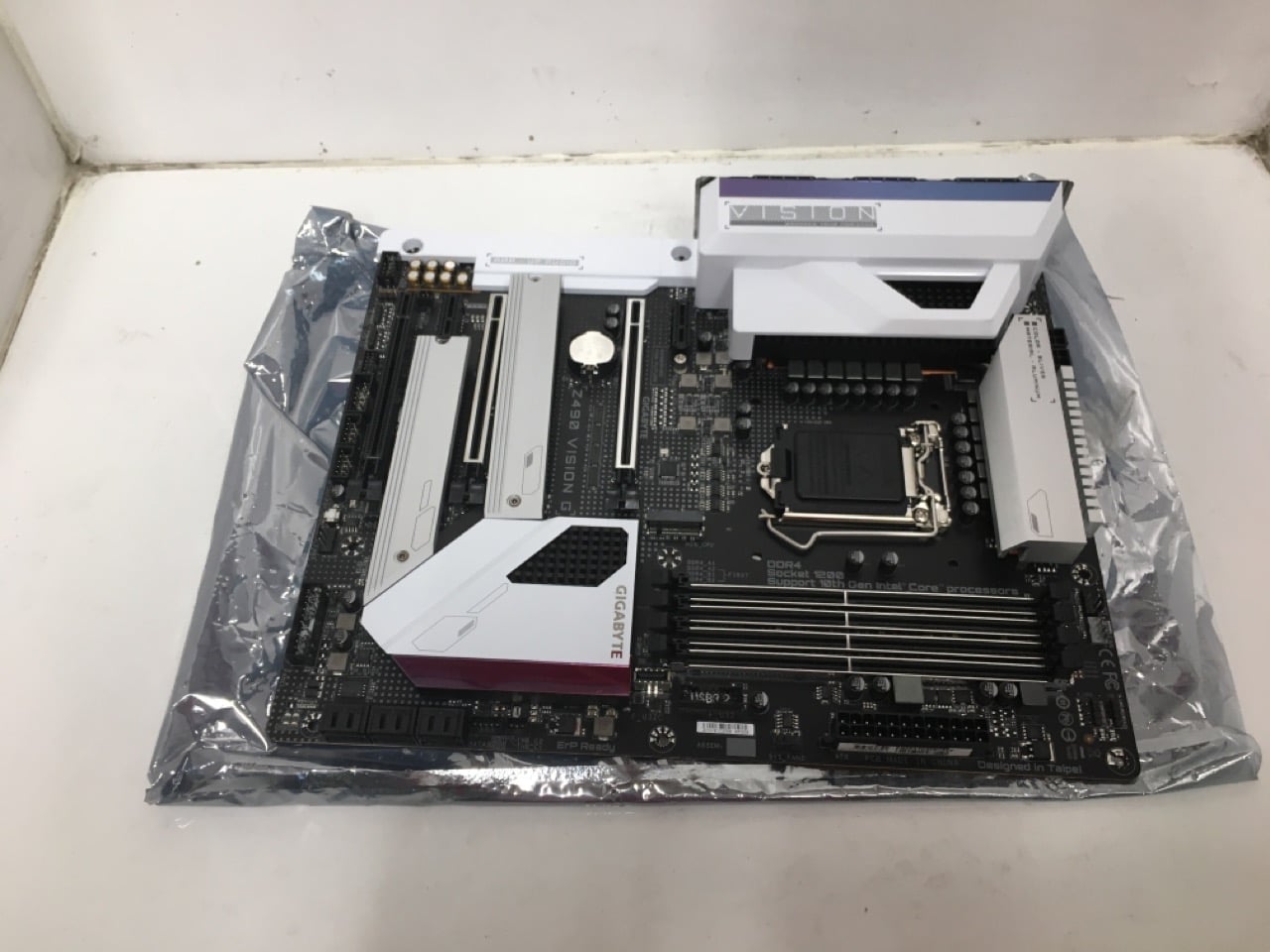 GIGABYTE MOTHERBOARD : LOCATION - TABLES