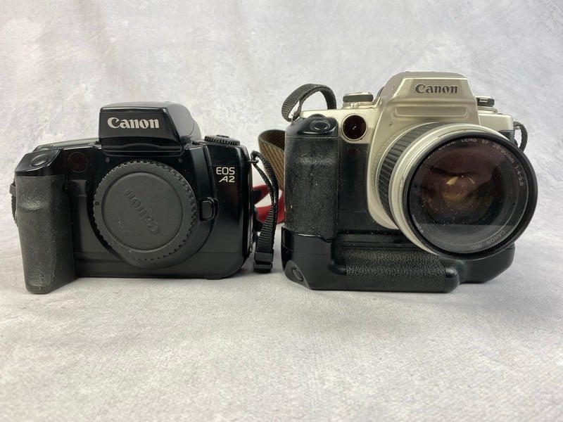2 x Cameras To Include Canon EAS A2 Camera (Camera