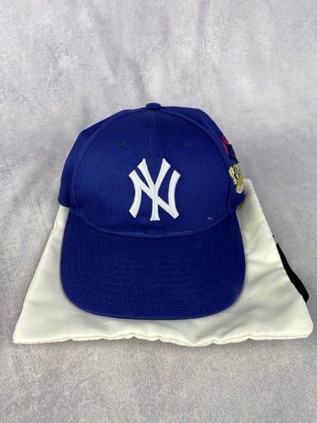 Gucci Canvas NY Yankees Baseball Cap, Dustbag - Si