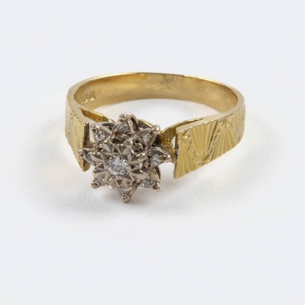 18ct Yellow Gold Diamond Cluster Ring, Size M, 4.4