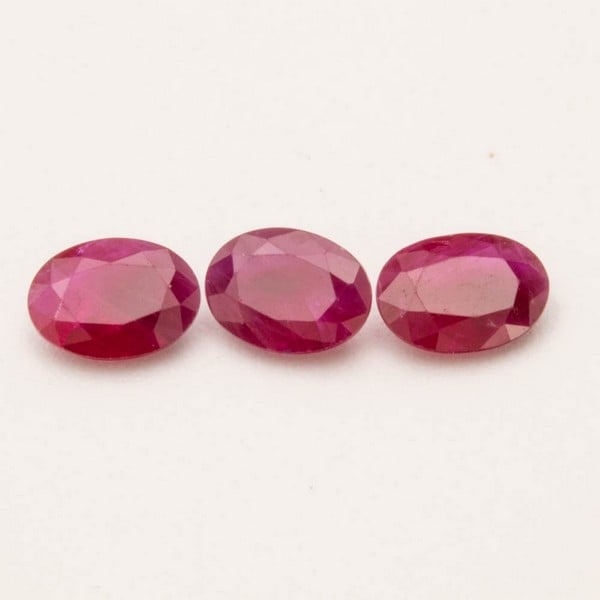 2.68ct Ruby Faceted Oval-cut Trio of Gemstones, 7x