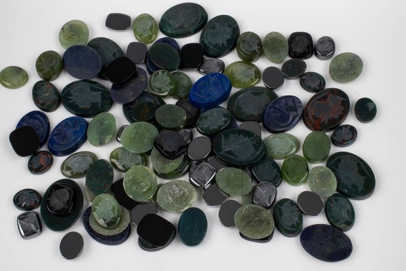 398.45ct Jade, Bloodstone, Onyx, Lapis Lazuli, Hem