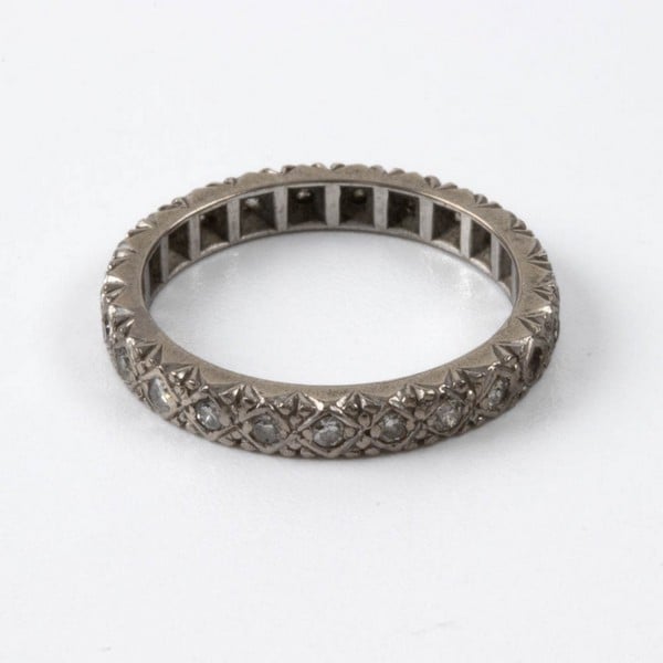 18ct White Gold Diamond Eternity Ring (missing sto