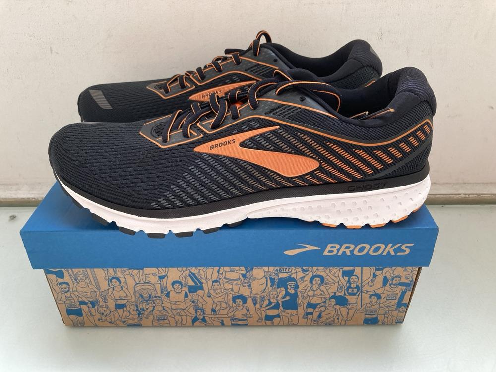 BROOKS GHOST 12 CUSHION TRAINERS: SIZE UK 9.5 - OR