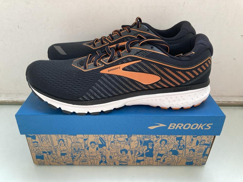 BROOKS GHOST 12 CUSHION TRAINERS: SIZE UK 9.5 - OR