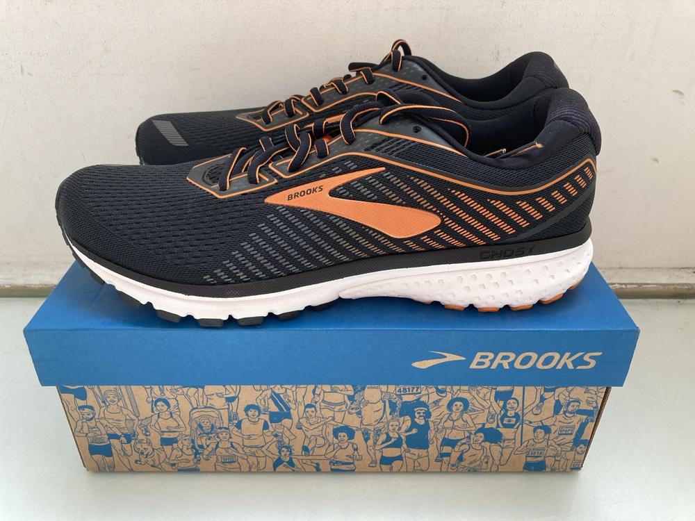 BROOKS GHOST 12 CUSHION TRAINERS: SIZE UK 9.5 - OR