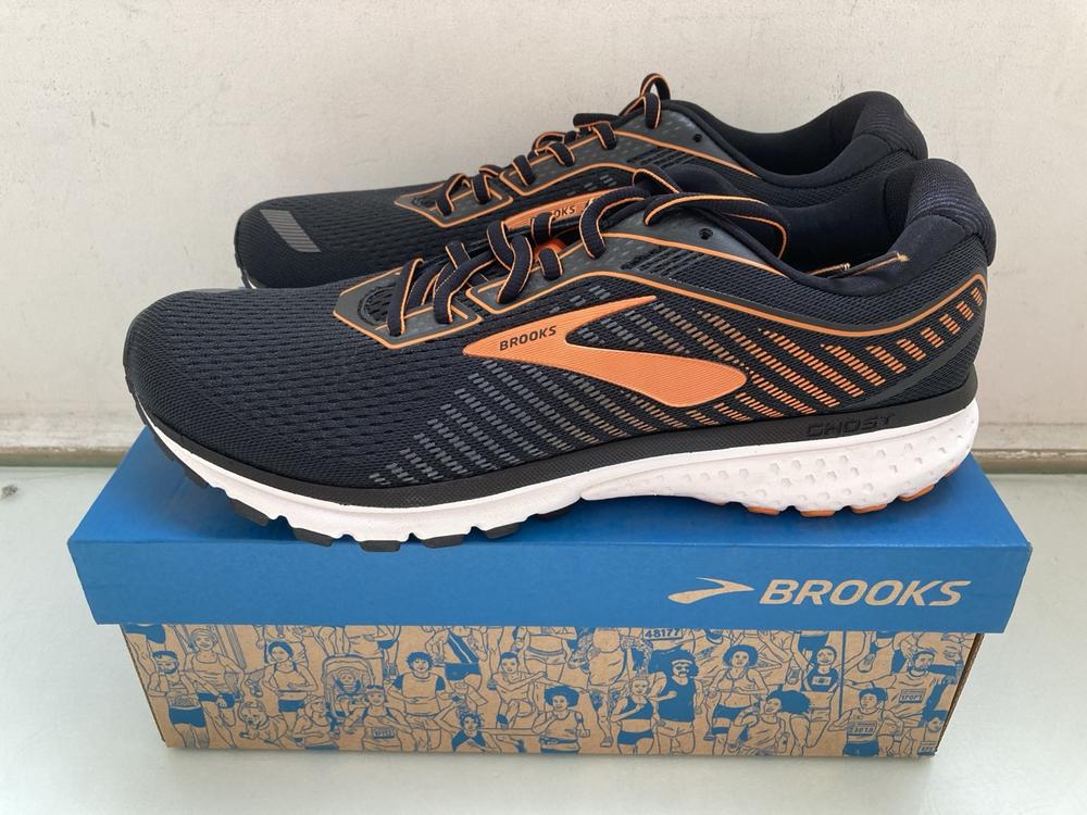 BROOKS GHOST 12 CUSHION TRAINERS: SIZE UK 9.5 - OR