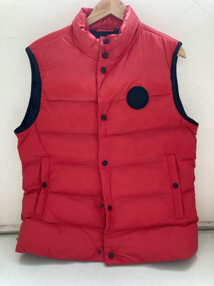 HUGO BOSS BUTTON UP GILET IN RED: SIZE XL: LOCATIO