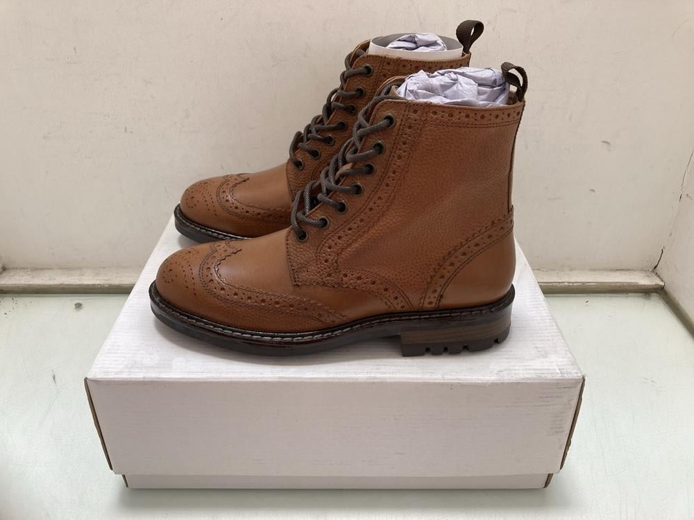 FIND MYRO BOOTS IN TANK: SIZE UK 6.5: LOCATION - B