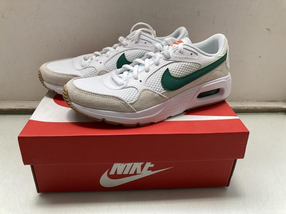 NIKE AIR MAX SC CHILDRENS TRAINERS IN WHITE/GREEN 