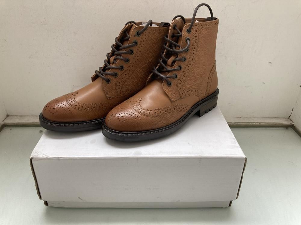FIND MYRO BOOTS IN TANK: SIZE UK 6.5: LOCATION - B