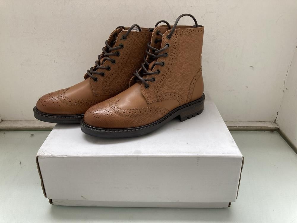 FIND MYRO BOOTS IN TANK: SIZE UK 6.5: LOCATION - B