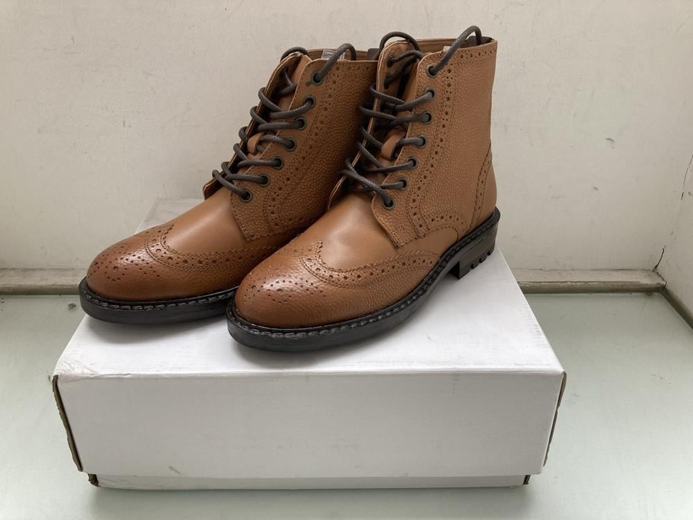 FIND MYRO BOOTS IN TANK: SIZE UK 6.5: LOCATION - B