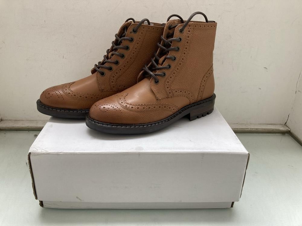 FIND MYRO BOOTS IN TANK: SIZE UK 6.5: LOCATION - B