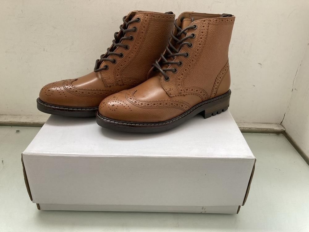 FIND MYRO BOOTS IN TANK: SIZE UK 6.5: LOCATION - B