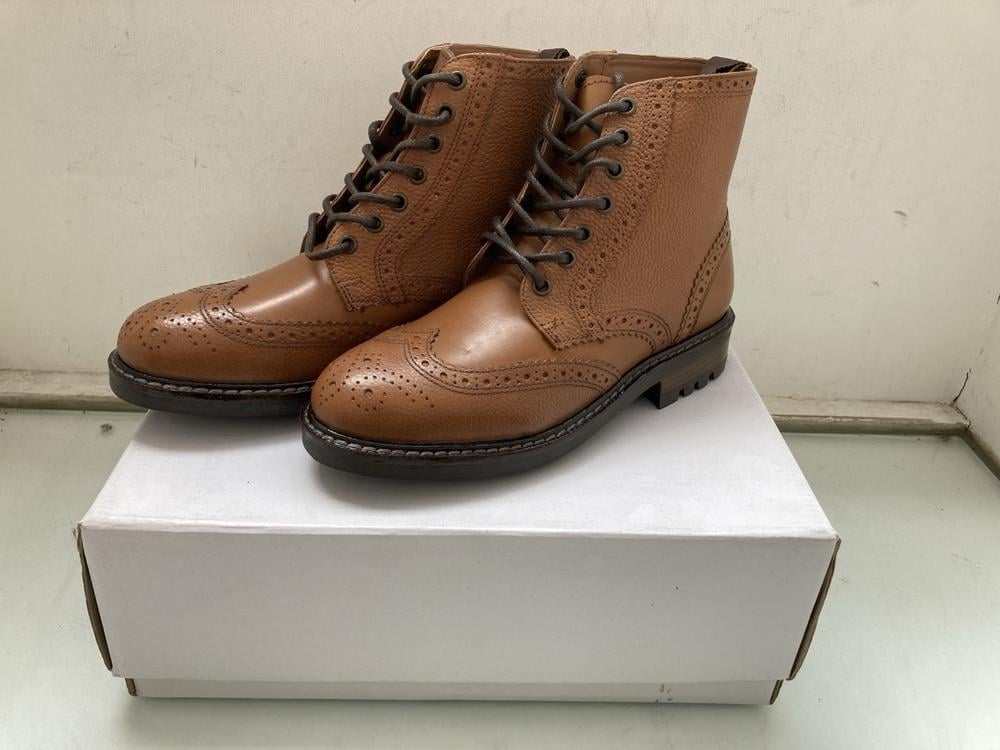 FIND MYRO BOOTS IN TANK: SIZE UK 6.5: LOCATION - B