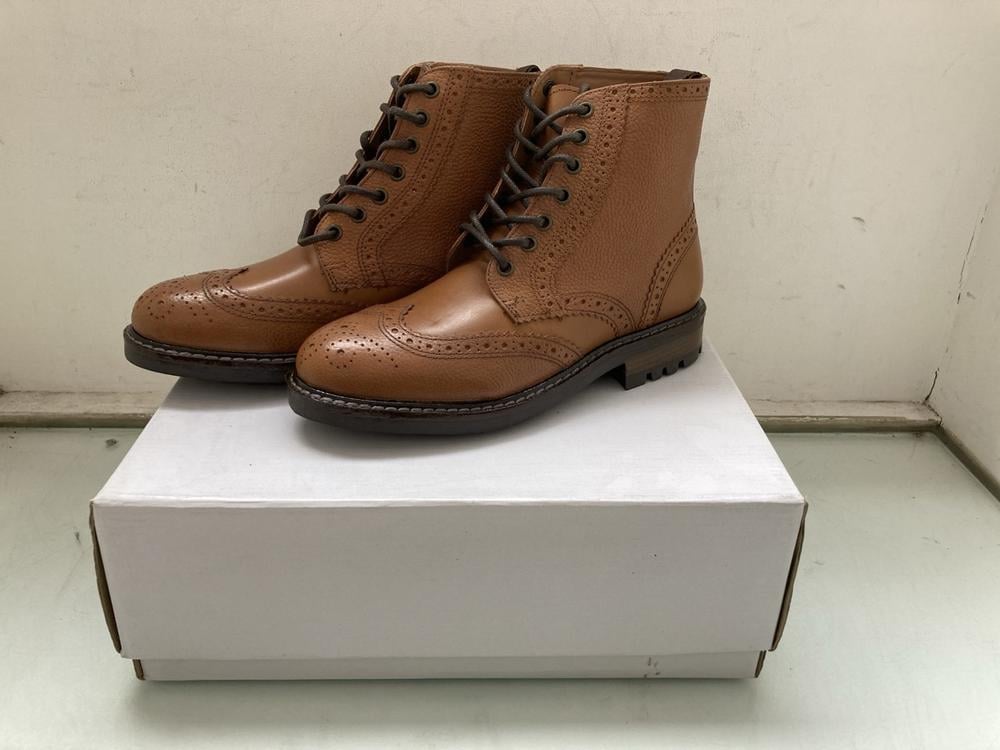 FIND MYRO BOOTS IN TANK: SIZE UK 6.5: LOCATION - B