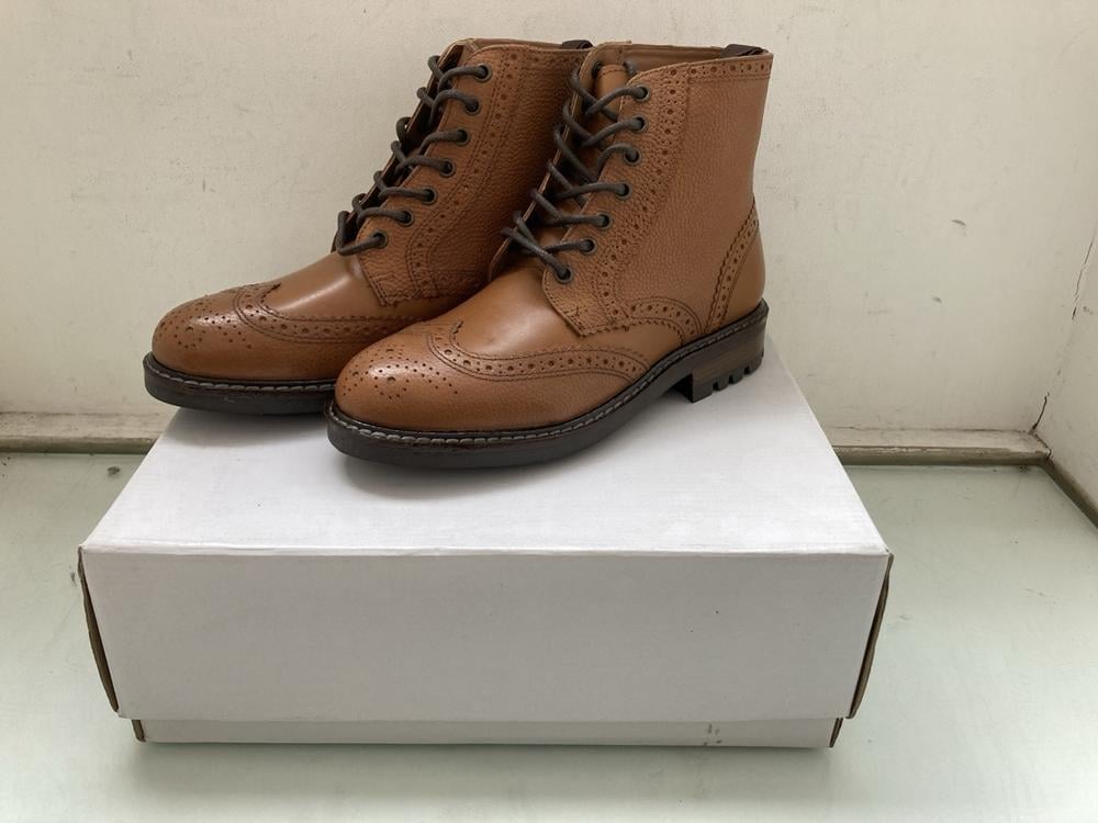 FIND MYRO BOOTS IN TANK: SIZE UK 6.5: LOCATION - B