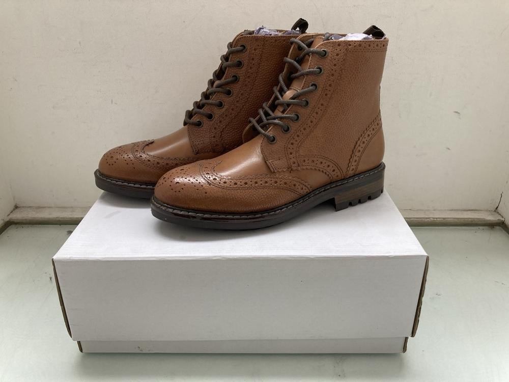FIND MYRO BOOTS IN TANK: SIZE UK 6.5: LOCATION - B