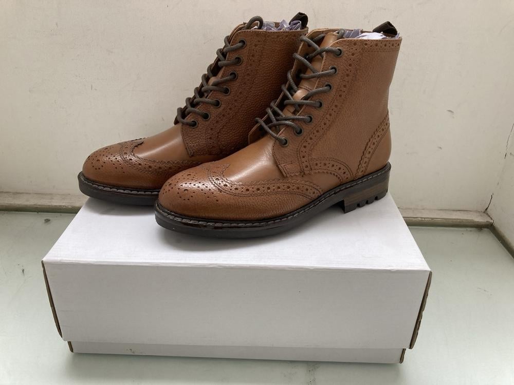 FIND MYRO BOOTS IN TANK: SIZE UK 6.5: LOCATION - B