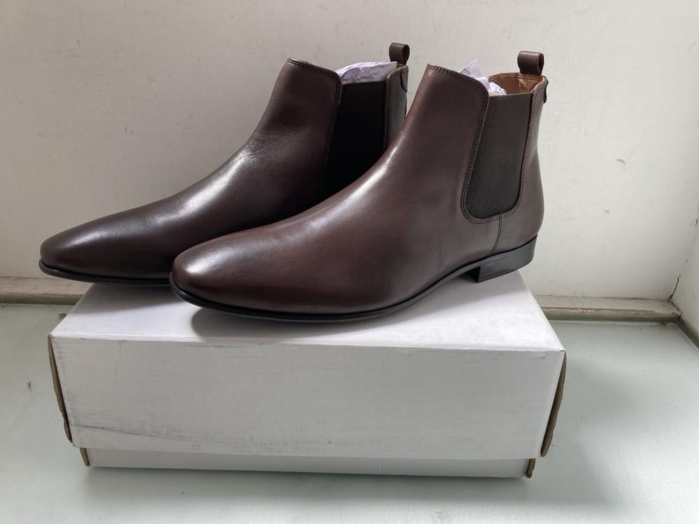 FIND ALBANY LEATHER MENS CHELSEA BOOTS IN CHOCOLAT