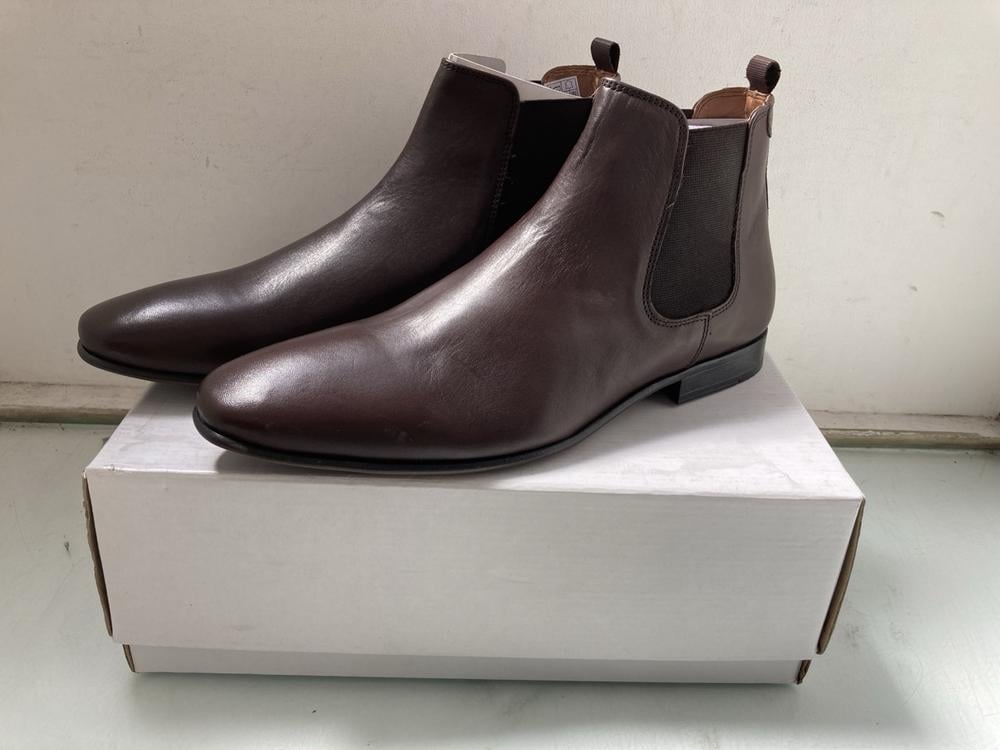 FIND ALBANY LEATHER MENS CHELSEA BOOTS IN CHOCOLAT