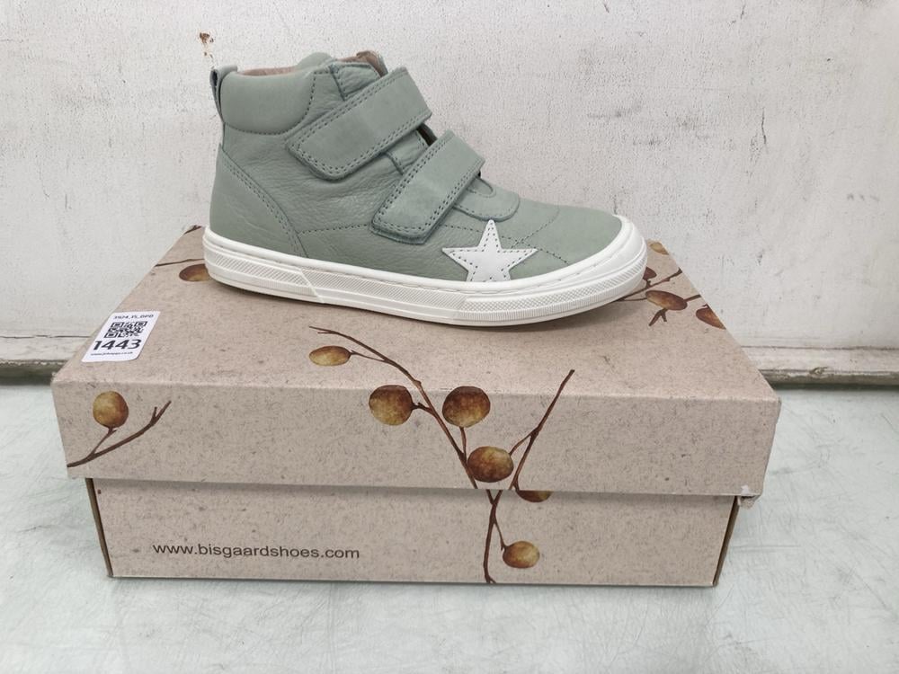 BISGAARD ANUA CHILDRENS VELCRO STRAP TRAINERS IN G