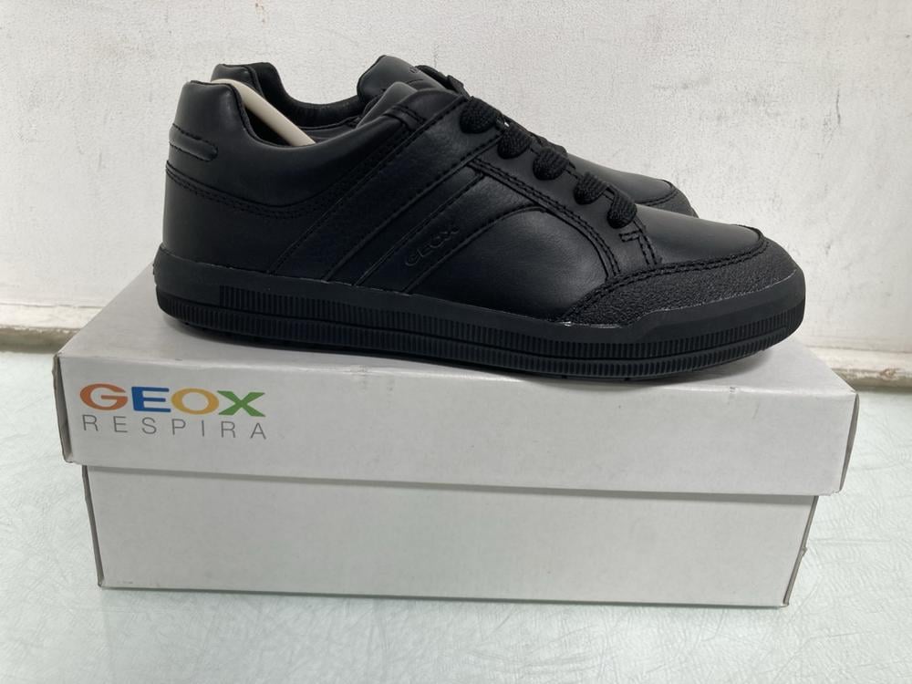 RESPIRA GEOX CHILDRENS TRAINERS IN BLACK - UK 1.5: