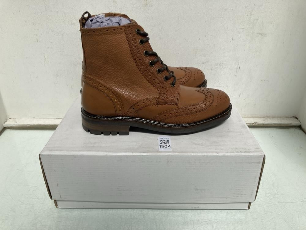 FIND MYRO BOOTS IN TANK - UK 6.5: LOCATION - BR13