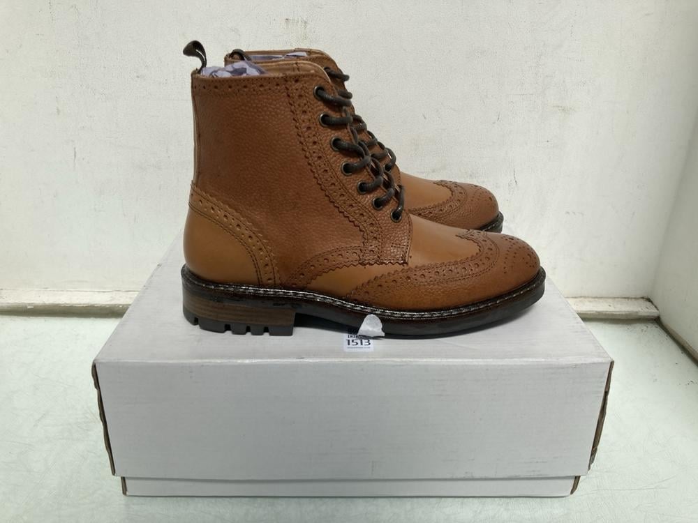FIND MYRO BOOTS IN TANK - UK 6.5: LOCATION - BR13