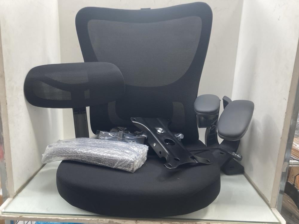 MESH OFFICE CHAIR IN BLACK: LOCATION - BR15