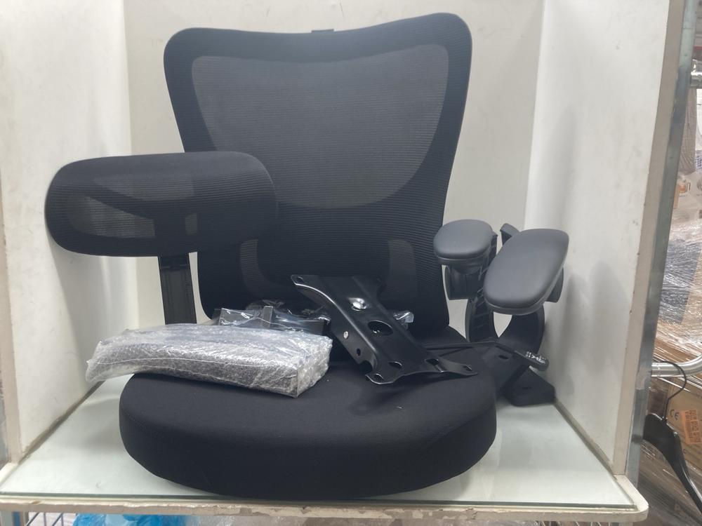 MESH OFFICE CHAIR IN BLACK: LOCATION - BR15