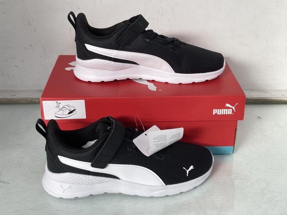 PUMA ANZARUN LITE AC+ CHILDRENS TRAINERS IN BLACK/