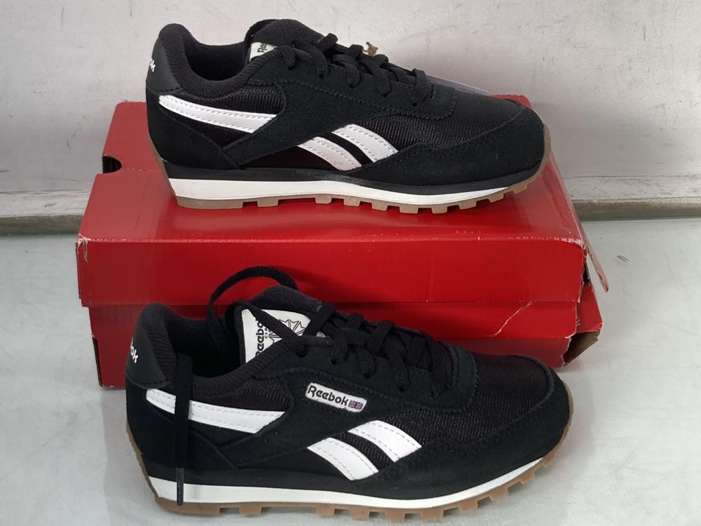 REEBOK CLASSIC AZ CHILDRENS TRAINERS IN BLACK/WHIT