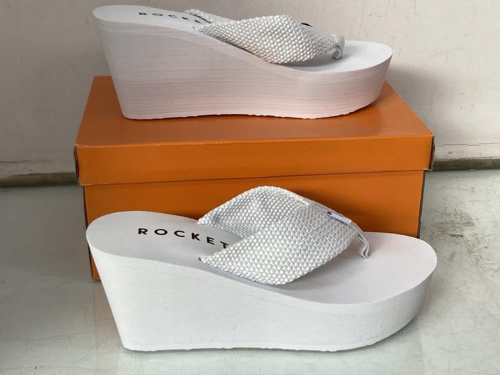 ROCKET DOG DIVER WEDGE SHOES IN WHITE - UK 8: LOCA