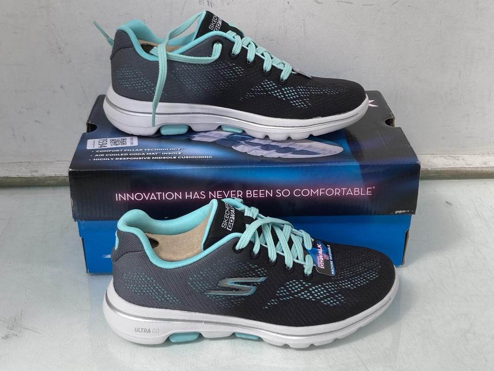SKECHERS GO WALK TRAINERS IN NAVY - UK 2: LOCATION