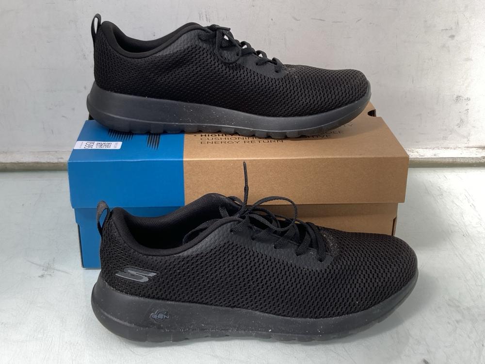 SKECHERS GO WALK TRAINERS IN BLACK - UK 9: LOCATIO