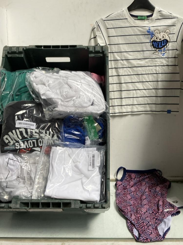 QTY OF ASSORTED CLOTHING ITEMS TO INCLUDE CALVIN K