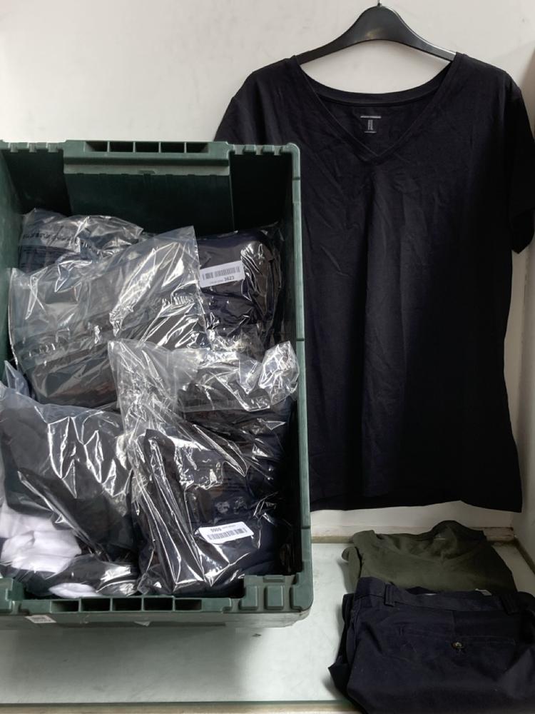 QTY OF ASSORTED MENS CLOTHING ITEMS TO INCLUDE PEN