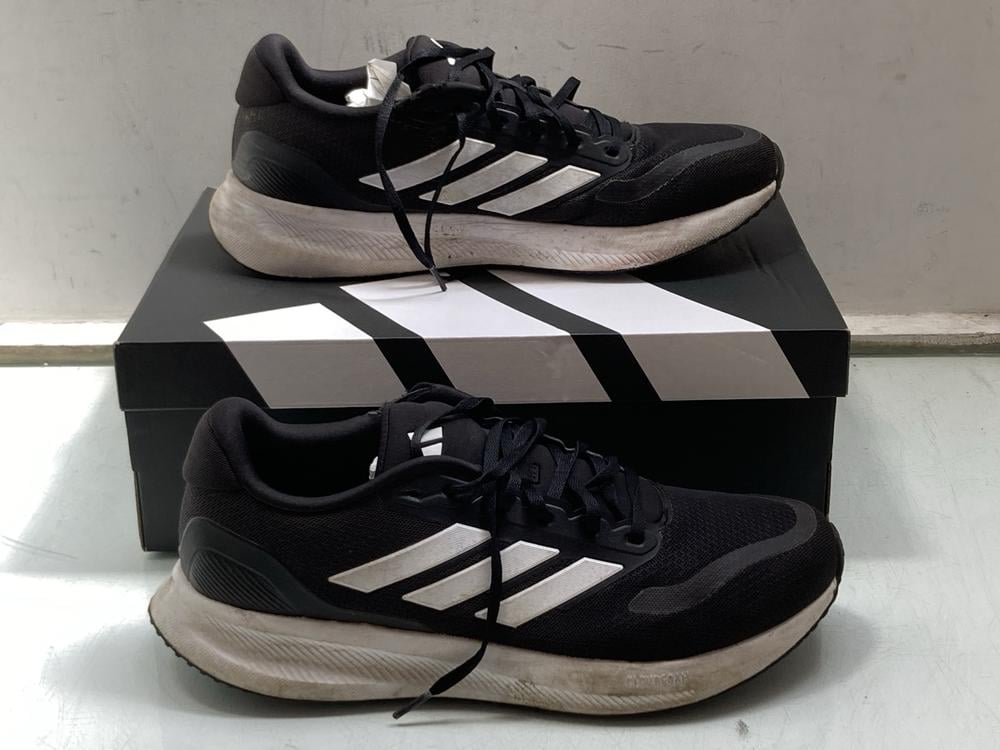 ADIDAS RUNFLACON TRAINERS IN BLACK/WHITE - UK 11: 