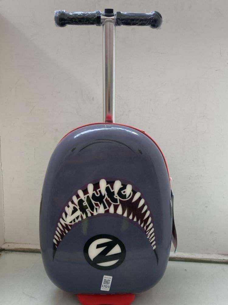 FLYTE CHILDRENS SHARK SCOOTER SUITCASE: LOCATION -