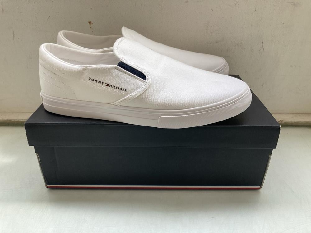 TOMMY HILFIGER CORE SLIP ON SHOES IN WHITE - EU 43