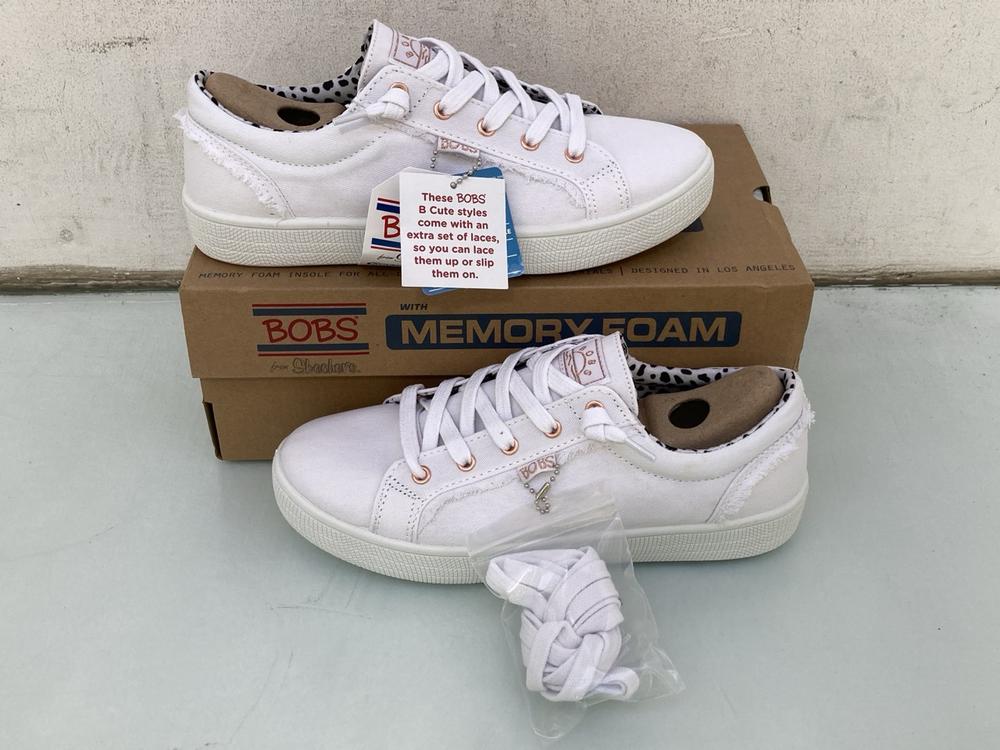 SKECHERS MEMORY FOAM BOBS B EXTRA CUTE TRAINERS IN