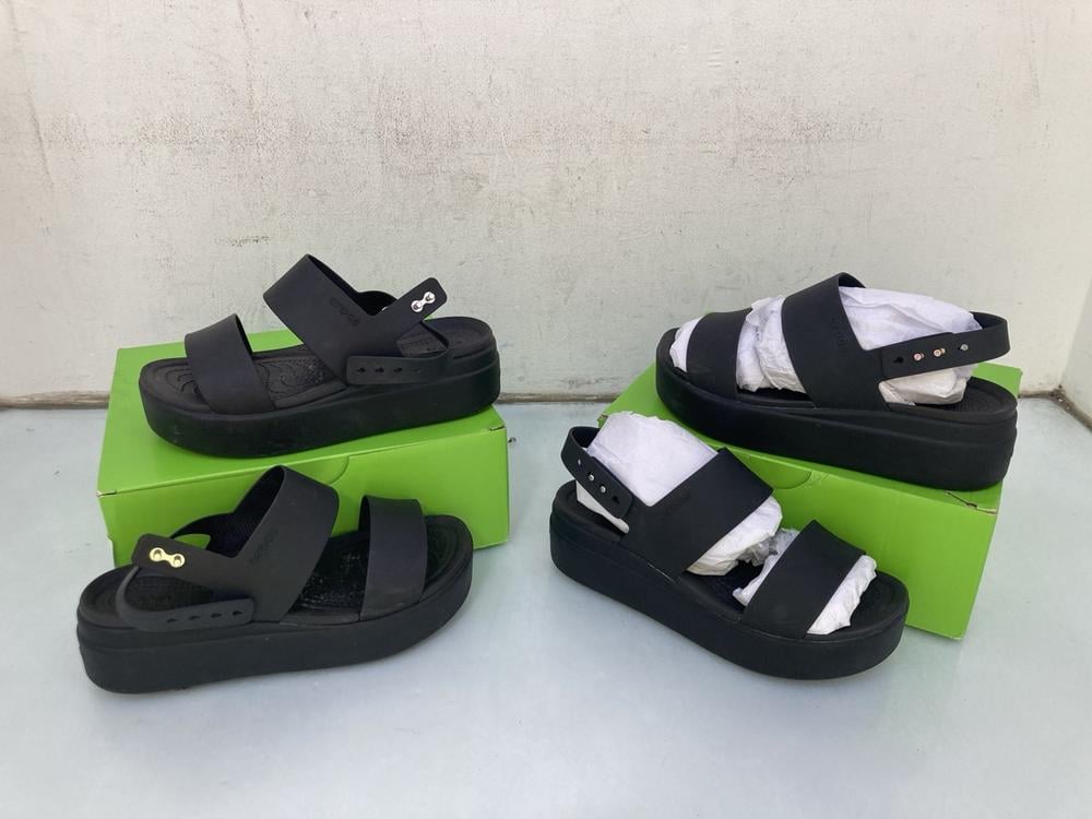 2 X CROCS BROOKLYN LOW WEDGE SHOES IN BLACK UK SIZ