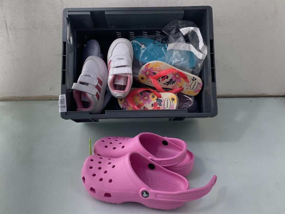 QTY OF ASSORTED CHILDRENS SHOES IN VARIOUS SIZES T