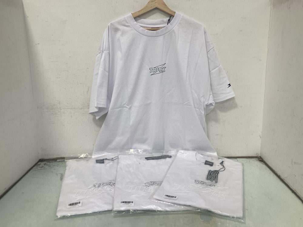 4 X XL TRICK BOXY LOGO T SHIRTS IN WHITE: LOCATION