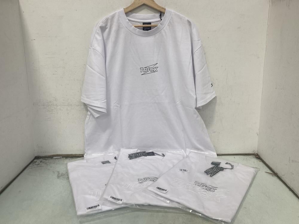 4 X XL TRICK BOXY LOGO T SHIRTS IN WHITE: LOCATION