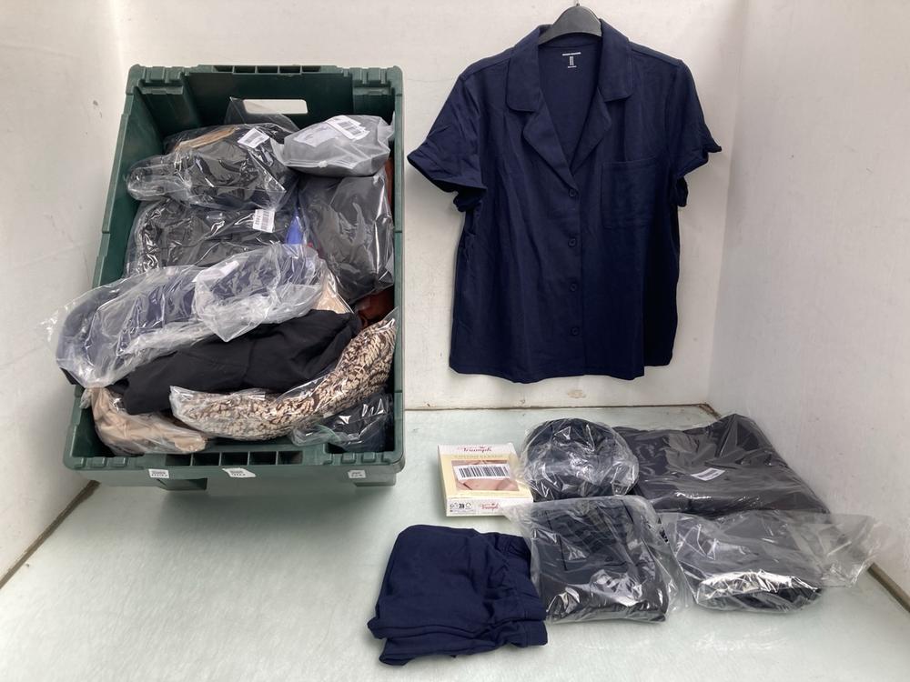 QTY OF ASSORTED CLOTHING ITEMS IN VARIOUS SIZES TO
