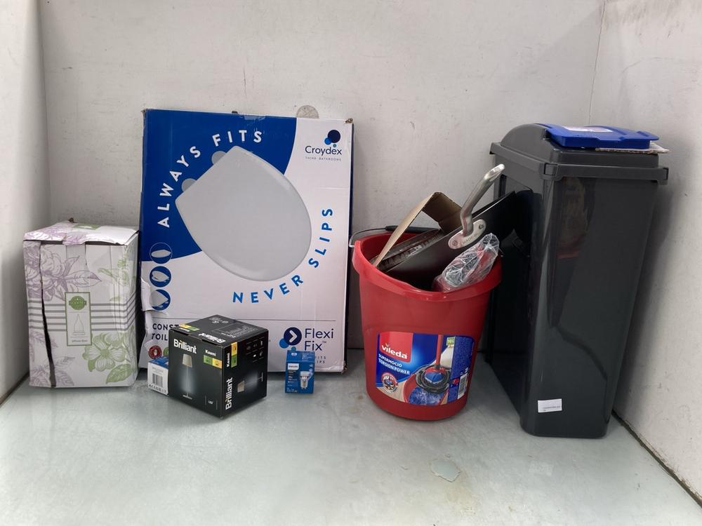 QTY OF ASSORTED HOUSEHOLD ITEMS TO INCLUDE PHILIPS