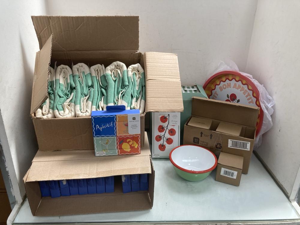 QTY OF ASSORTED TISSUE TO INCLUDE TALKING TABLES T